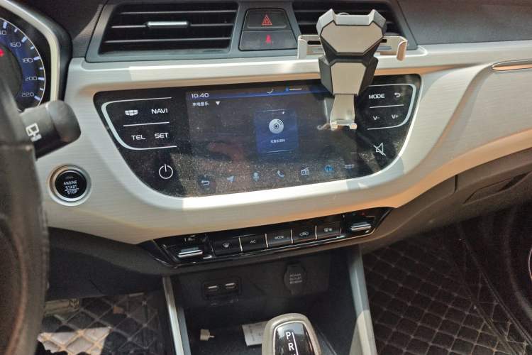 Used Geely Auto Vision X3 2019 Upgraded Model 1.5L CVT Prestige Version Audio And AC Panel