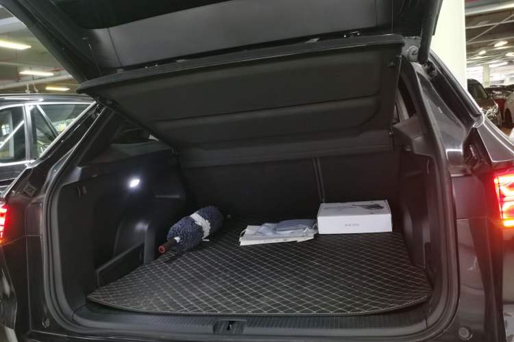 Used Volkswagen Tavendor 2024 Facelifted 380TSI All-Wheel Drive R-Line Cruise Premium Edition
