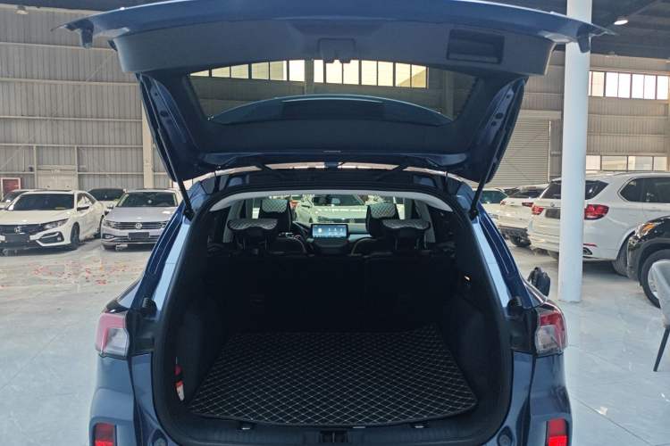 Used Ford Escape 2020 EcoBoost 245 Two-Wheel-Drive Titanium Edition Trunk