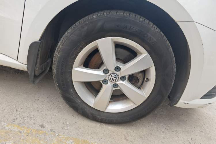 Used Volkswagen Lavida 2015 1.6L Manual Fashion Edition
