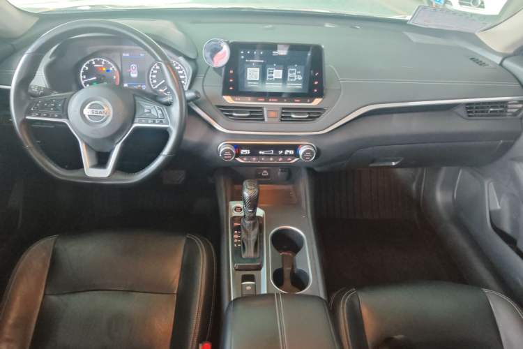 Used Nissan Teana 2020 2.0L XL Comfort Edition Center Console