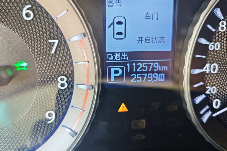 Used Infiniti Q70 2017 Q70L 3.5L Hybrid Luxury Edition Odometer Close Up