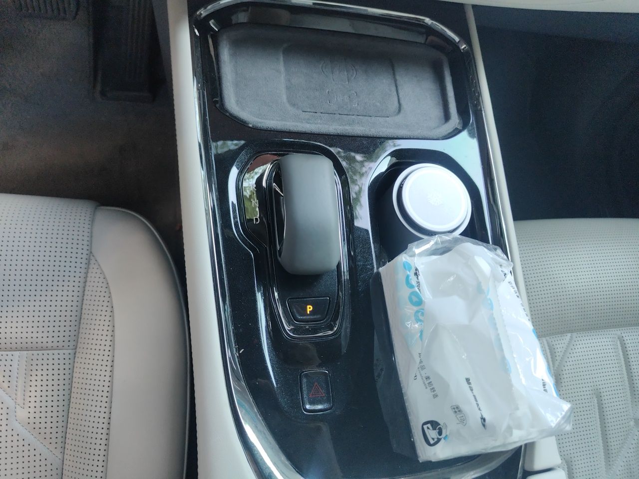 Zeekr 009 2024 7-Seater Walk-Through Version Four-Wheel Drive 108 kWh — снимка 14