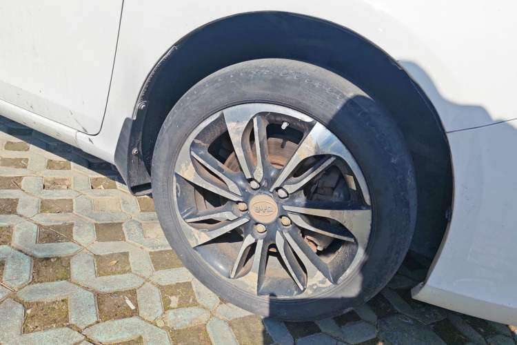 Used BYD Qin New Energy 2015 1.5T Dual-Crown Flagship Plus Edition Right Front Wheel Hub