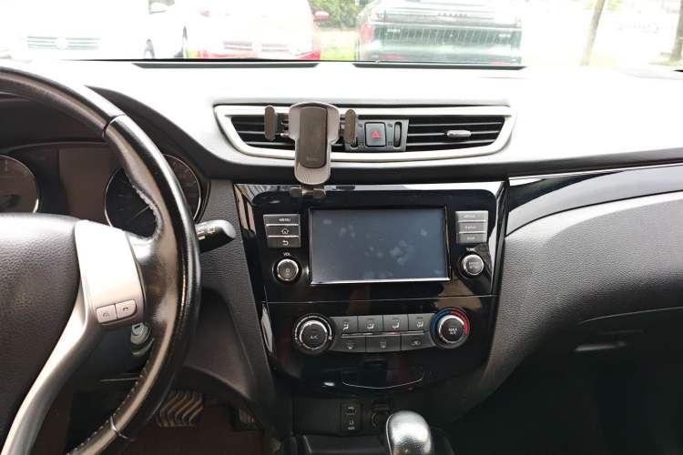 Used Nissan Qashqai 2017 2.0L CVT Smart Enjoyment Version China V Standard Audio And AC Panel