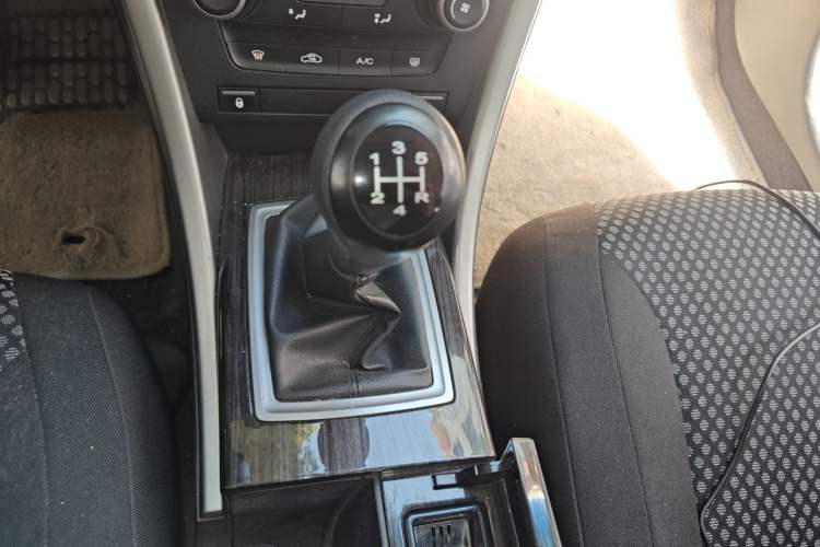 Used Roewe 550 2012 550 1.8L Manual Qiyue Edition