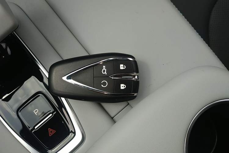 Used Changan UNI-Z New Energy 2025 Model, Smart New Blue Whale 125km Battleship+ Version