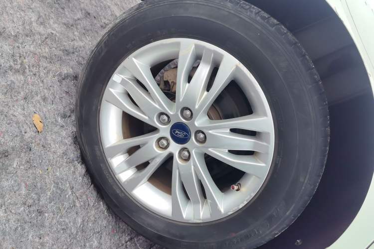 Used Ford Focus 2015 Hatchback 1.6L Manual Fashion Edition
