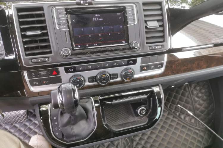 Used Volkswagen Multivan 2018 2.0 TSI Two-Wheel-Drive Luxury Edition 7 Seats Audio And AC Panel