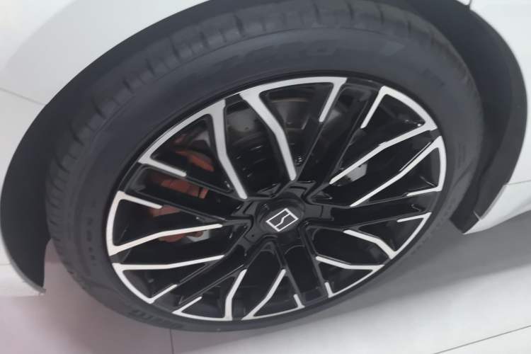 Used Zeekr 001 2025 YOU Edition 100 kWh All-Wheel Drive Right Rear Wheel Hub