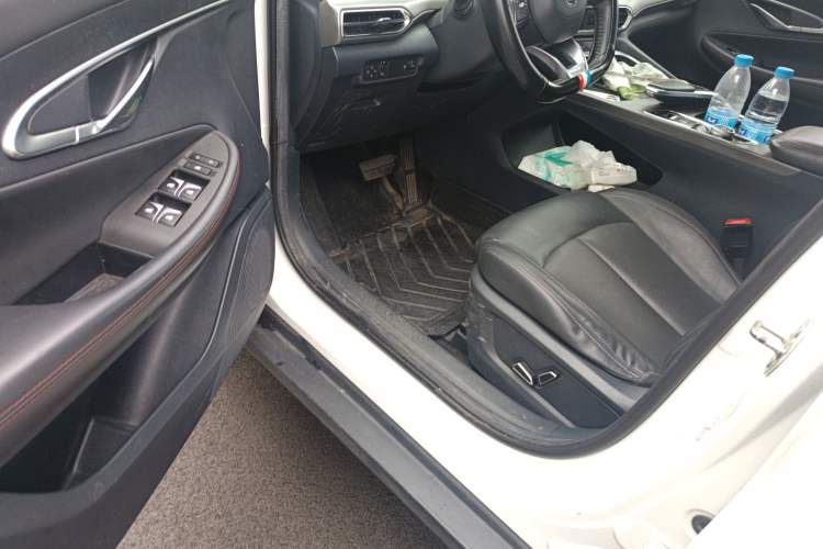 Used CHANGAN UNI-T 2020 1.5T Prestige Version
