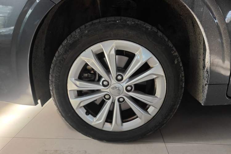 Used Wuling Jiachen 2022 1.5L Manual Comfort Edition Left Front Wheel Hub