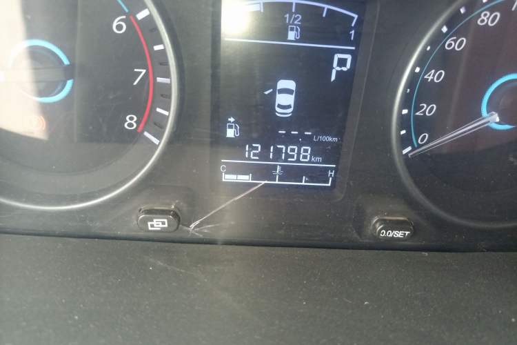 Used FORTHING Joyear S50 2014 1.6L CVT Luxury Model Odometer Close Up