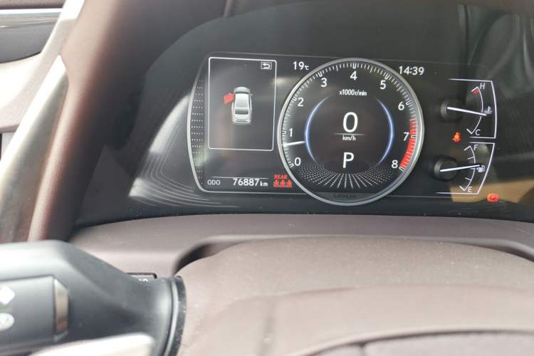 Used Lexus ES 2020 260 Excellence Edition Odometer Close Up