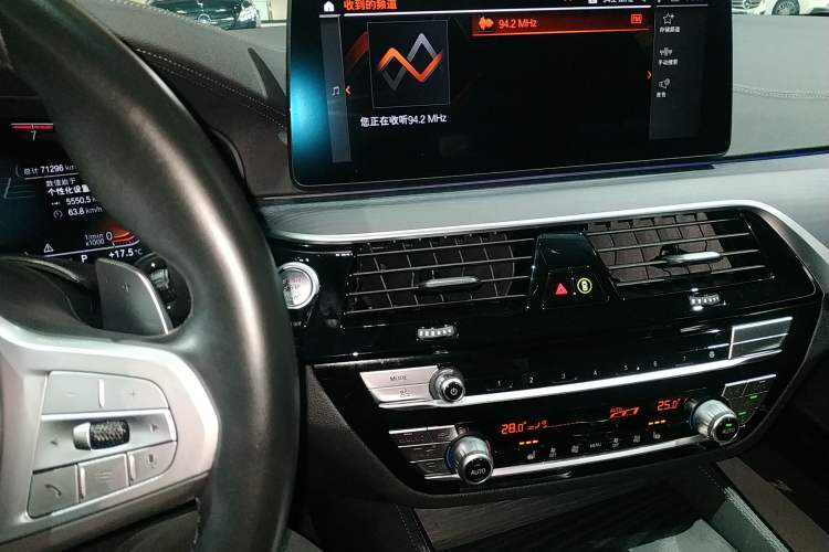 Used BMW 5 Series 2022 Second Facelift 530Li Leading Edition M Sport Package Audio And AC Panel