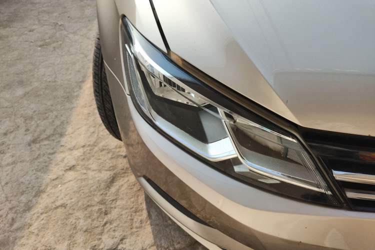 Used Volkswagen Lamando 2015 230TSI DSG Fashion Edition
