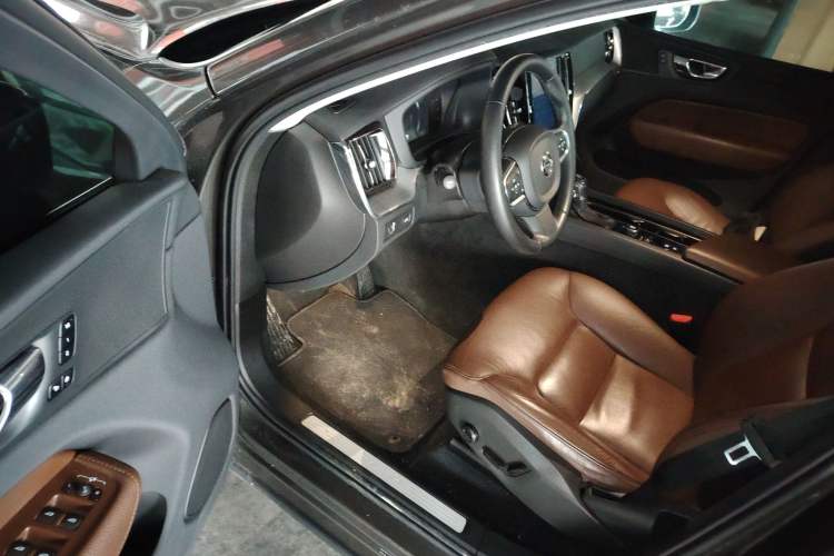 Used Volvo XC60 2019 T5 4x4 Smart Edition China VI Standard Driver Seat