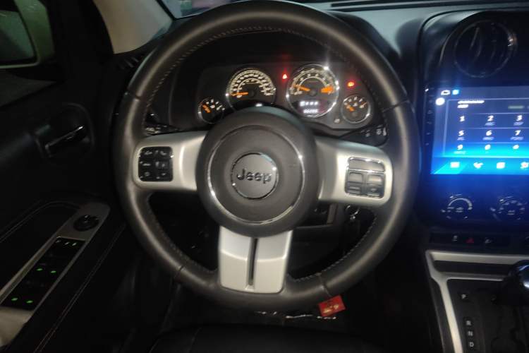 Used Jeep Compass 2013 2.4L four-wheel-drive sport version