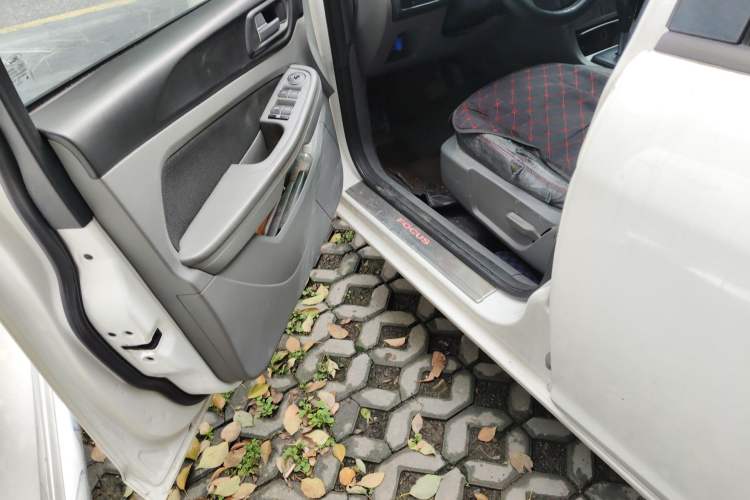 Used Ford Focus 2013 Hatchback Classic 1.8L Automatic Base Model
