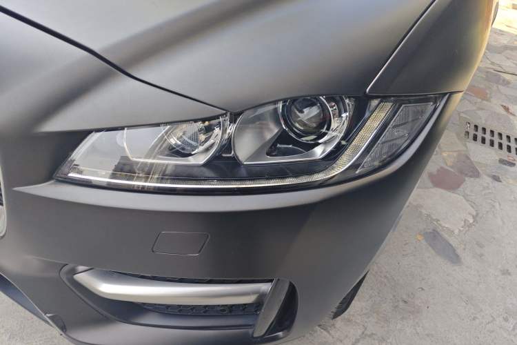 Used Jaguar F-PACE 2016 2.0T Two-Wheel-Drive R-Sport Sport Edition