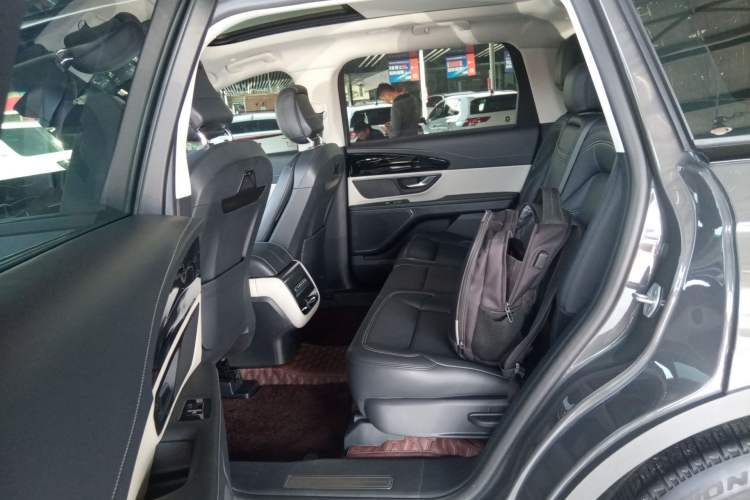 Used Lincoln Nautilus 2023 2.0T All-Wheel-Drive Luxury Edition Left Rear Seat