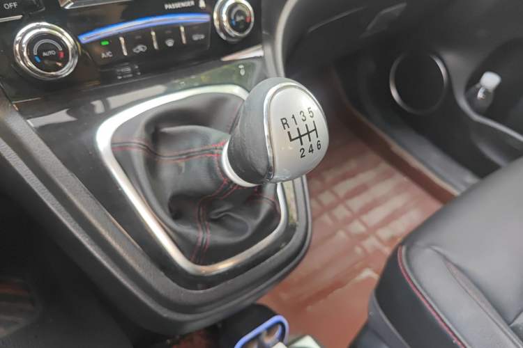 Used Haval H6 2015 Upgraded Model 1.5T Manual Two-Wheel Drive Elite Version