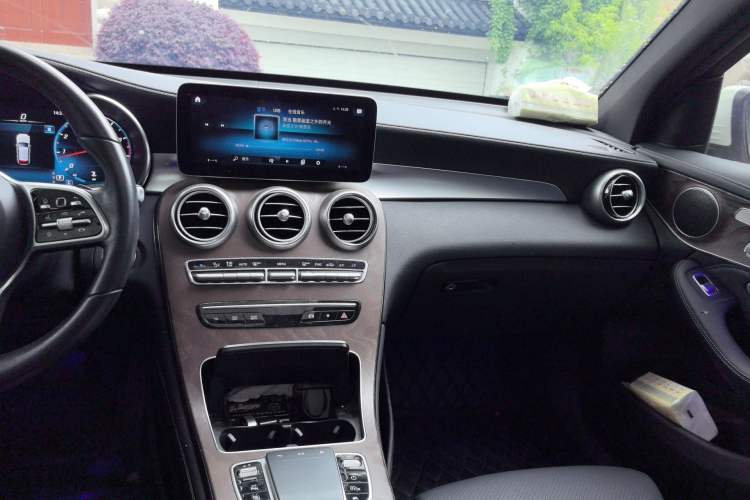 Used Mercedes-Benz GLC 2020 GLC 260 L 4MATIC Dynamic Model Audio And AC Panel