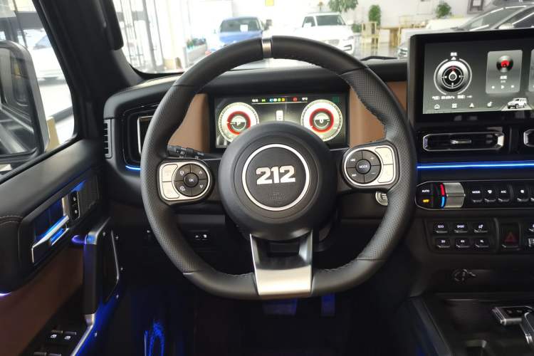 Used 212 T01 2024 2.0T Explorer
