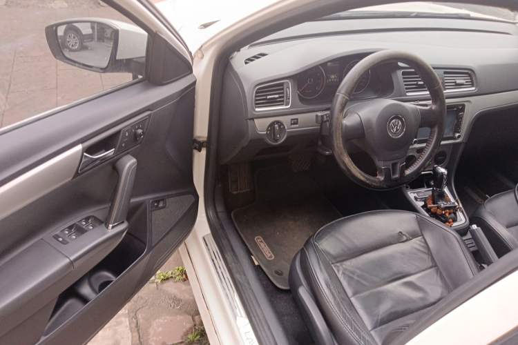 Used Volkswagen Lavida 2013 Restyled Classic 1.6L Automatic Comfort Edition Driver Seat