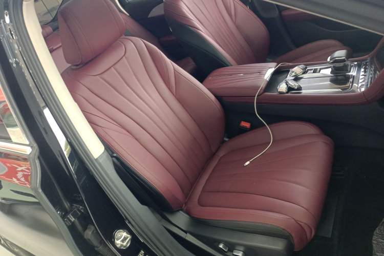 Used Hongqi H5 2025 2.0T Automatic Flag Edition – 500 000 Units Commemorative Version