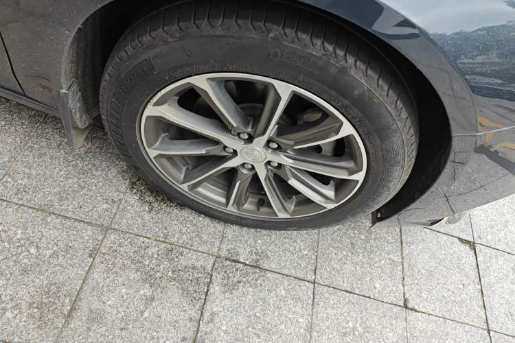 Used Buick LaCrosse 2019 28T Luxury Version Right Front Wheel Hub