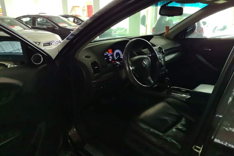 Used Acura RDX 2013 3.0L Two-Wheel Drive Elite Edition Driver Seat