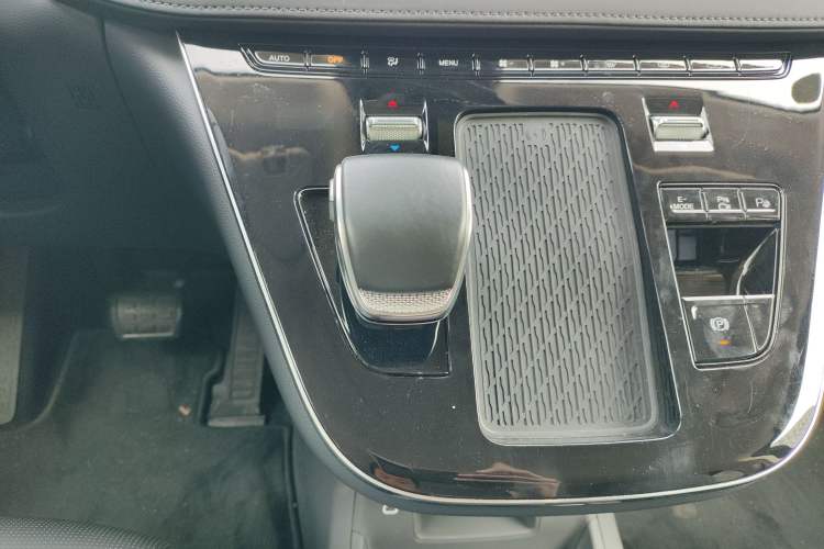 Used Hongqi HQ9 PHEV 2024 2.0T Four-Wheel Drive Luxury Edition Gear Lever