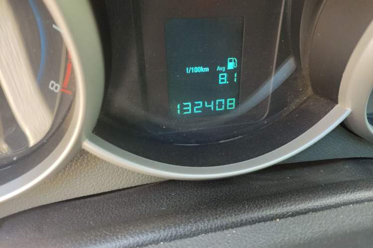 Used Chevrolet Cruze 2011 1.6L SE MT Transformers Edition Odometer Close Up