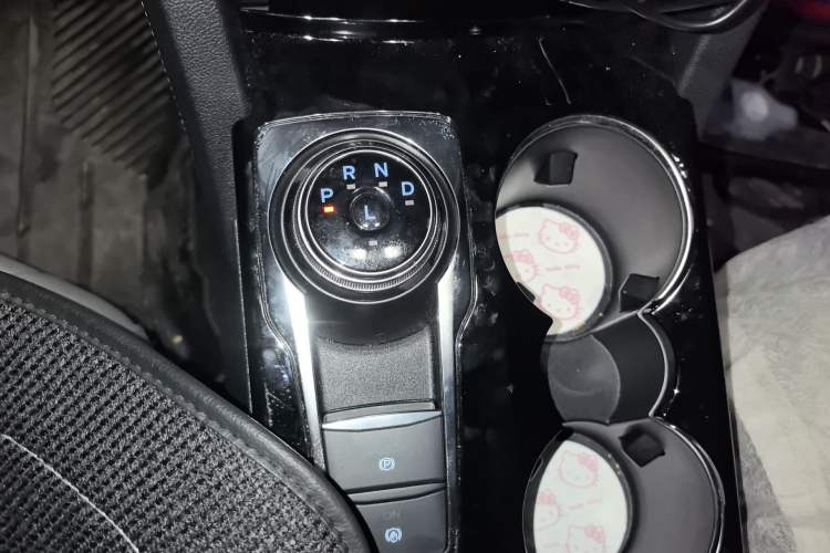 Used Ford Escape 2024 EcoBoost 245 Two-Wheel-Drive Titanium Edition Gear Lever