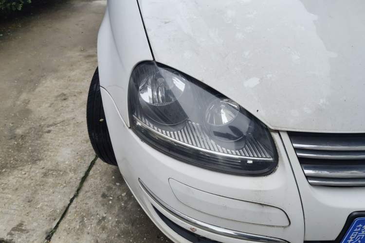 Used Volkswagen Sagitar 2011 1.6L Manual Comfort Version Right Front Headlight