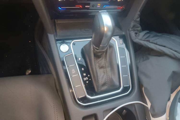 Used Volkswagen Magotan 2021 330TSI DSG 30th Anniversary Edition Gear Lever