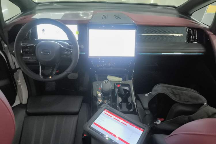 Used GAC Trumpchi M8 2025 Zongshi Series Super Hybrid Edition Center Console