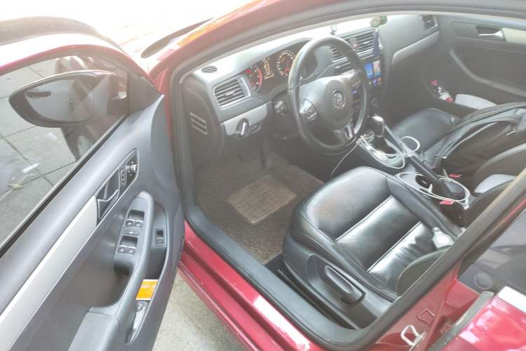 Used Volkswagen Sagitar 2012 1.4TSI Automatic Luxury Edition