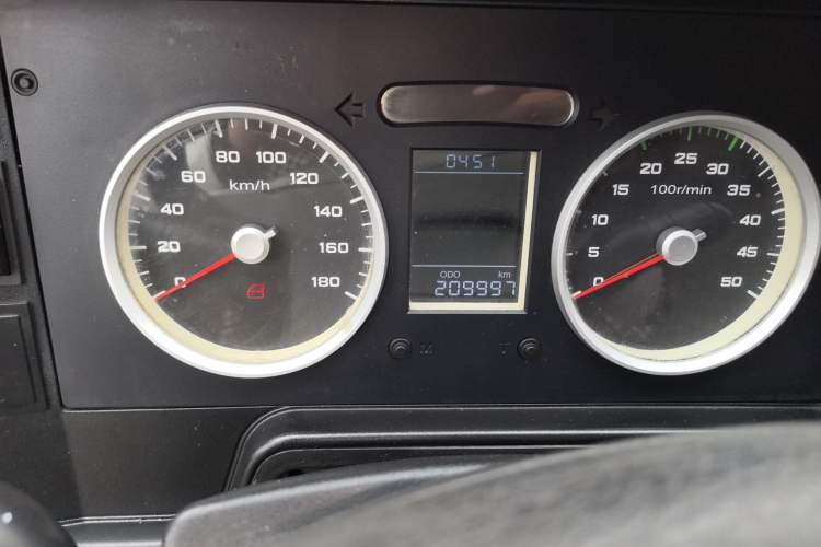 Used Iveco Daily 2017 2.8T V35 Cargo Van Mid-Roof 3/6 Seats 43S5
