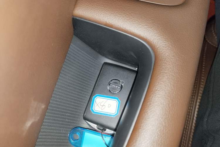 Used Volvo XC60 New Energy 2024 T8 Plug-in Hybrid Long-Range All-Wheel Drive Smart Luxury Edition Interior 1