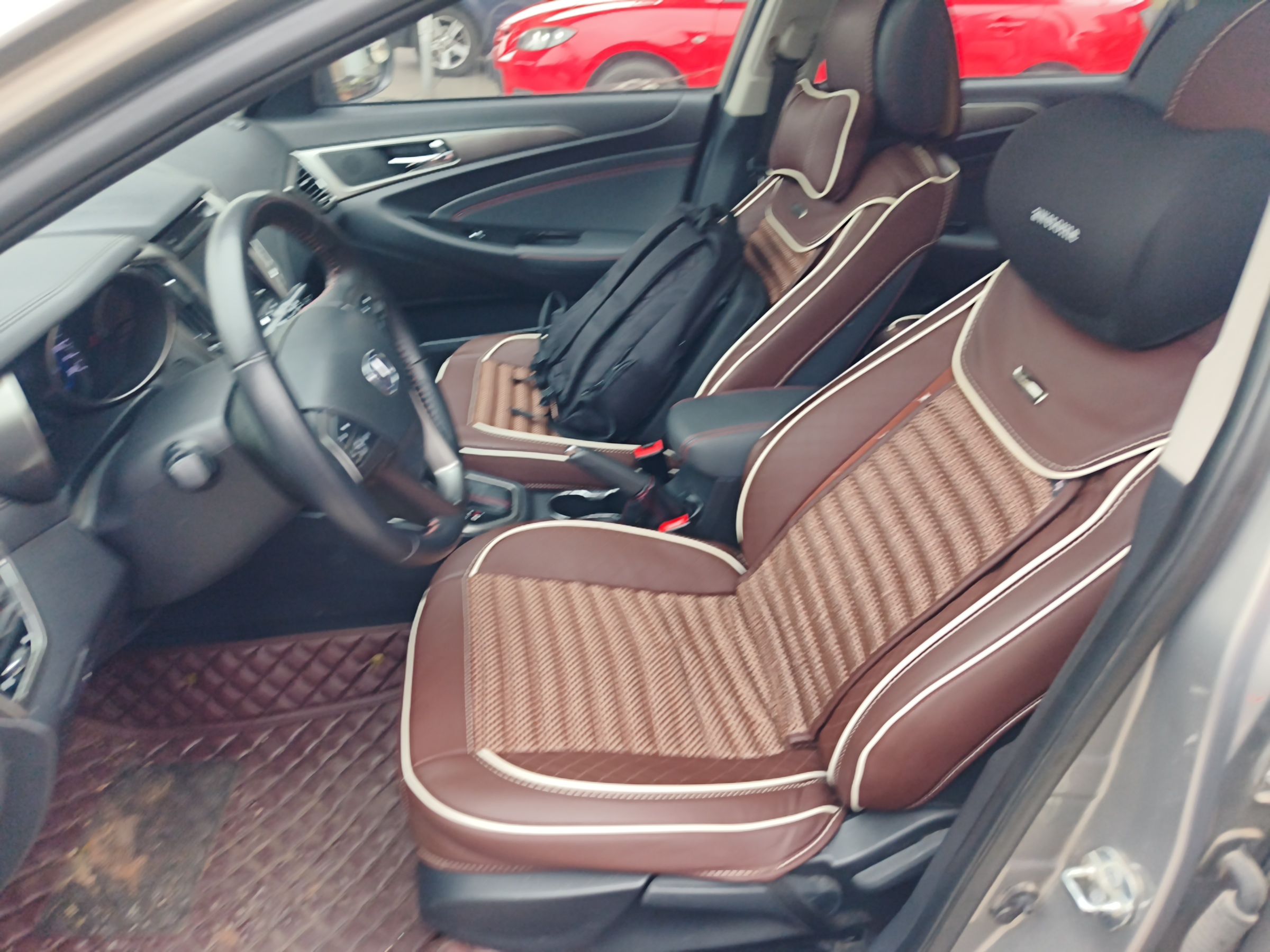 Переднее сиденье в автомобиле