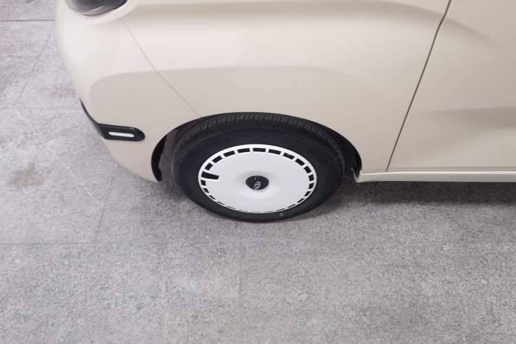 Used Chery QQ Ice Cream 2024 120km Milkshake
