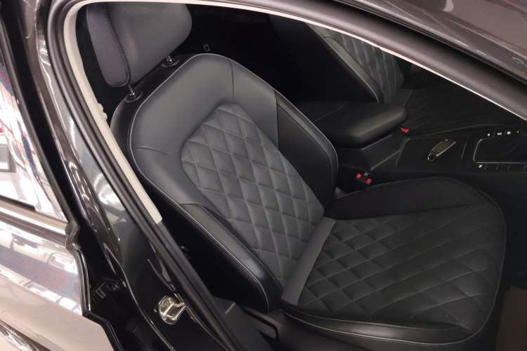 Used Volkswagen Sagitar 2023 300TSI DSG Excellence Edition Right Front Seat