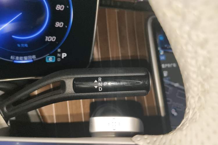 Used Mercedes-Benz EQE SUV 2024 500 4MATIC Luxury Edition Gear Lever