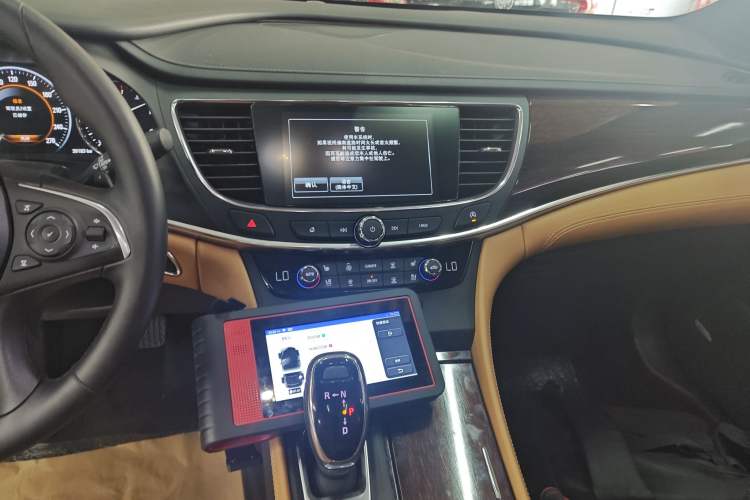 Used Buick LaCrosse 2018 28T Luxury Model Audio And AC Panel