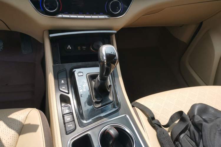 Used Baojun 730 2017 1.8L iAMT Prestige Version 7 Seats Gear Lever