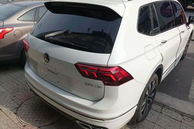 Used Volkswagen Tiguan L 2023 330TSI Automatic Two-Wheel Drive R-Line Enjoyment Edition Rear Right 45 Deg