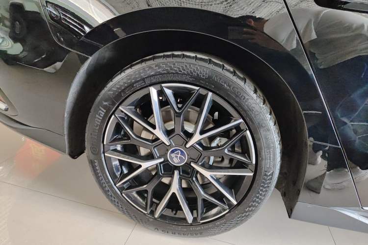 Used BYD Han 2025 DM-i 125KM Prestige Model Right Rear Wheel Hub