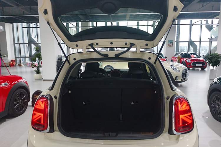 Used MINI 2021 1.5T COOPER Classic Edition Trunk